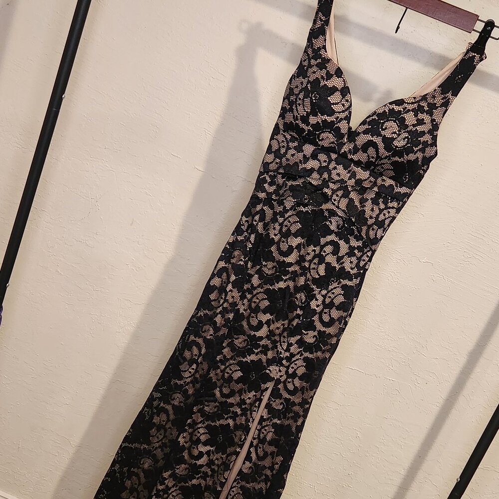 Black Lace Nude-Lined Gown – Size XS – Deep V Formal Dress w/ Slit